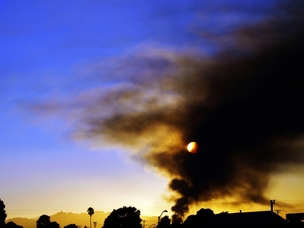 Smoke lingered above Richmond after a Chevron refinery fire on Aug. 6th. photo by: Tawanda Kanhema